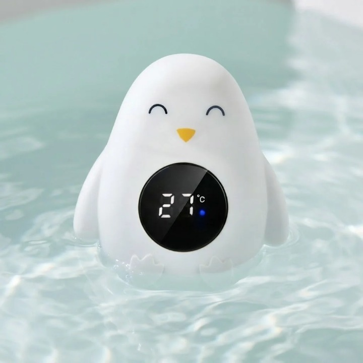 Thermomètre de bain bébé digital (Pingouin – blanc) lifestyle
